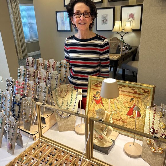 Hand-crafted drop earrings from Czech hearts in four stylish colors - Picture 12 of 12